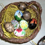 Košarica s pisanicama